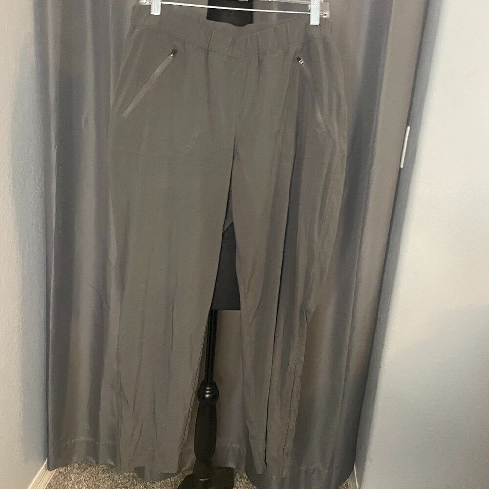 23. Orvis Athletic Pant, Size Large, EUC